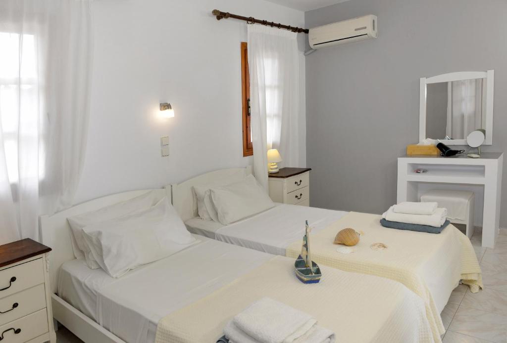 A bed or beds in a room at Albouro Seafront Apartments