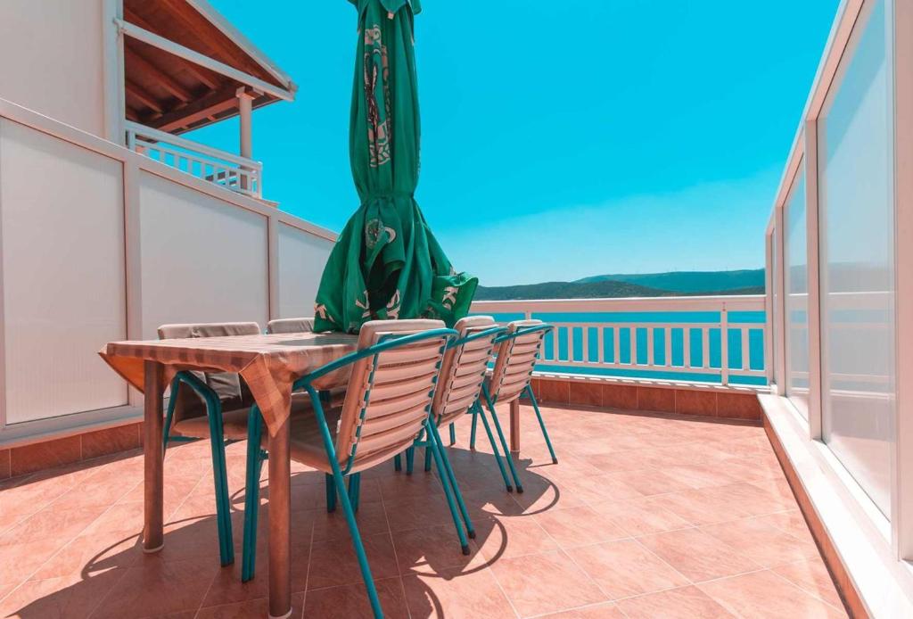 Balkón nebo terasa v ubytování Villa Raguž sa Privatnom plažom i Garažom