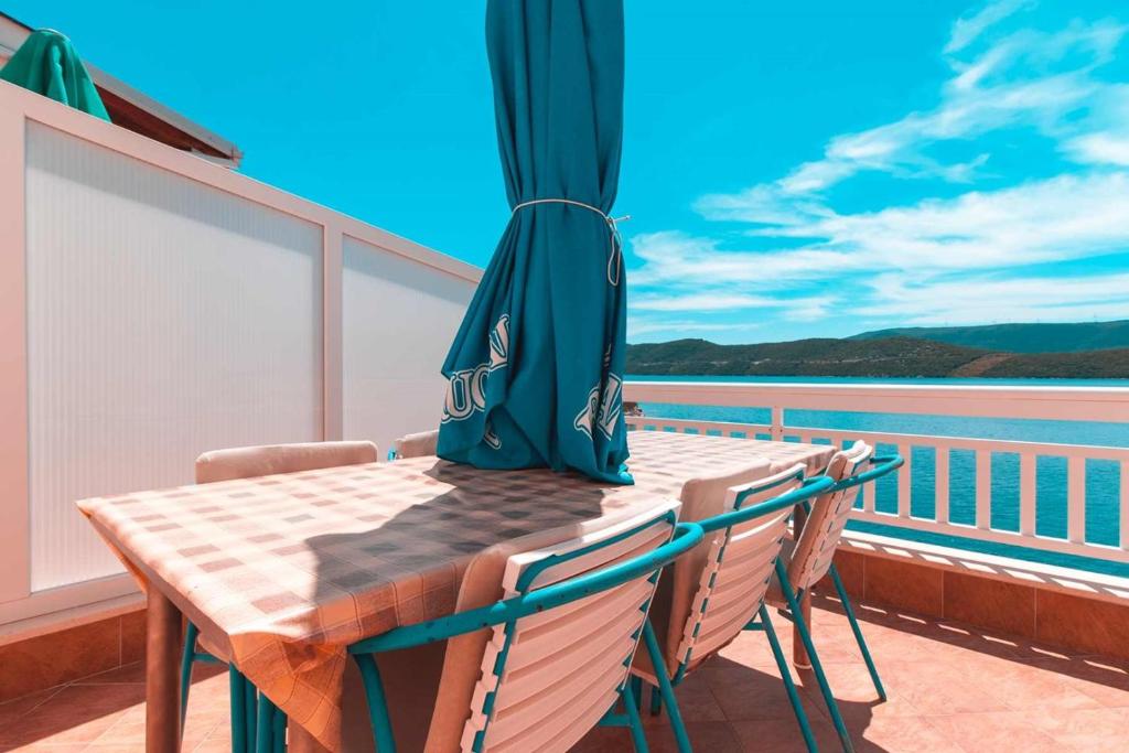 Balkón nebo terasa v ubytování Villa Raguž sa Privatnom plažom i Garažom