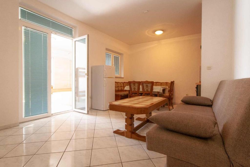 Posezení v ubytování Villa Raguž sa Privatnom plažom i Garažom