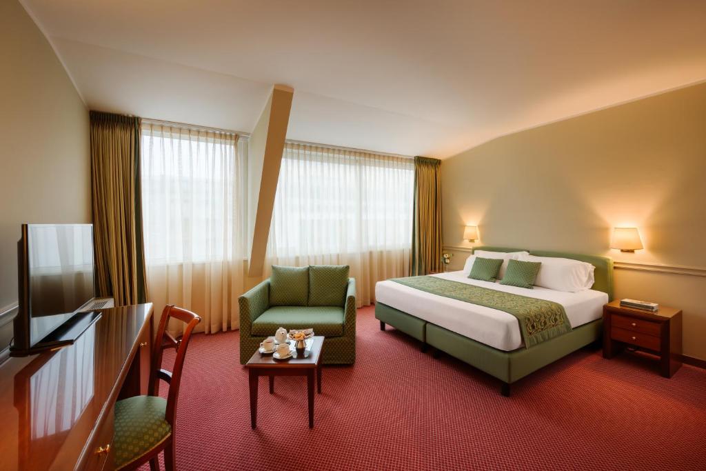 Postel nebo postele na pokoji v ubytování Hotel Barchetta Excelsior