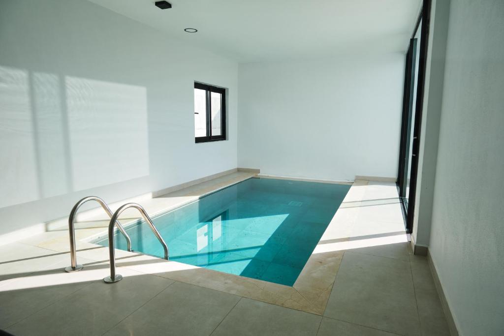 Bazén v ubytování Ashta Suites / Zen Suite nebo v jeho okolí