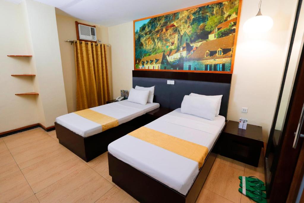 Postel nebo postele na pokoji v ubytování Eurotel Las Pinas