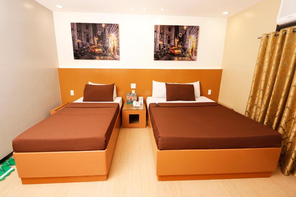 Postel nebo postele na pokoji v ubytování Eurotel Las Pinas