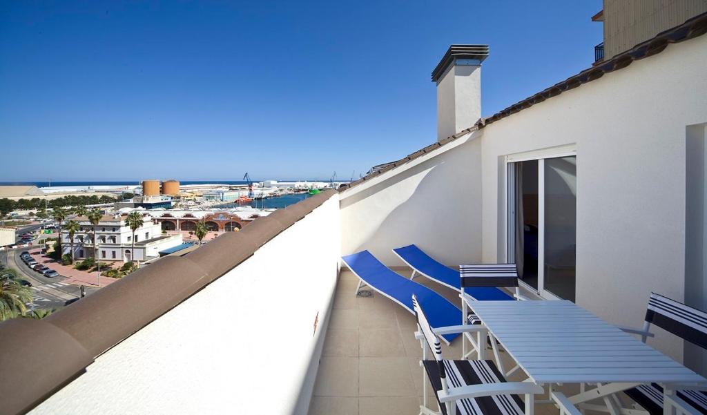 Apartamentos Marina Suites - Three-Bedroom Apartment
