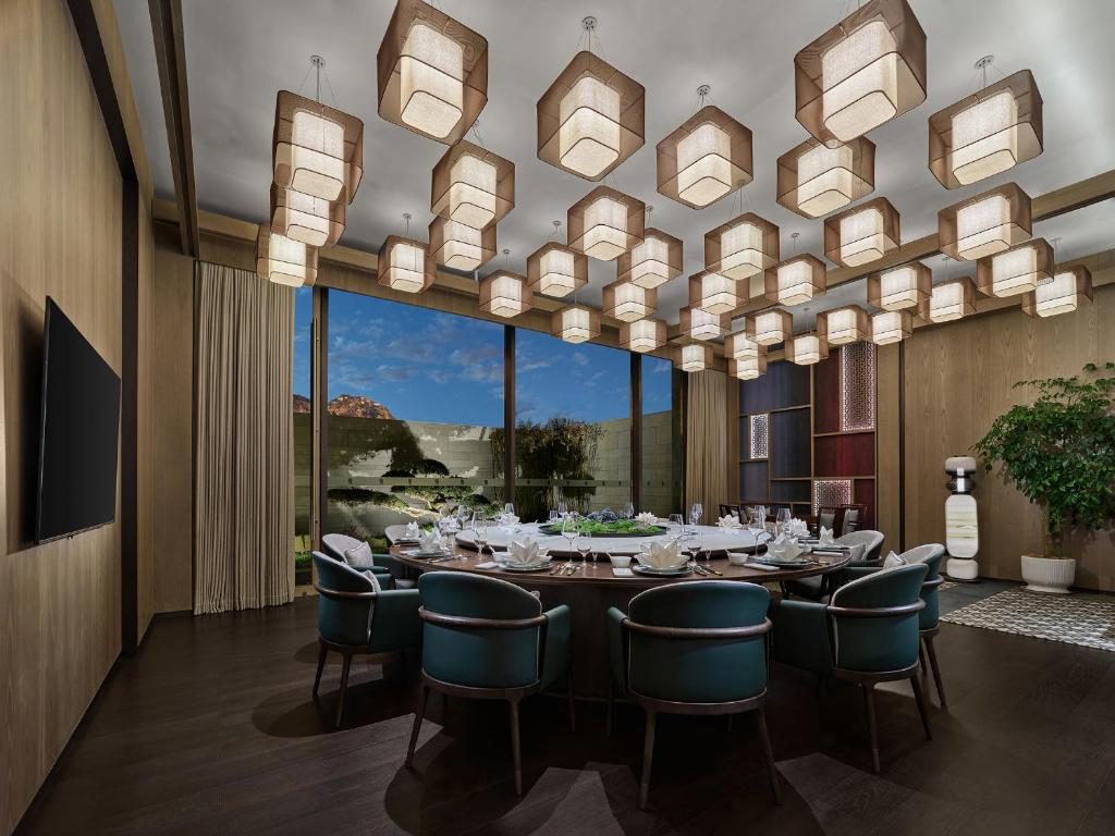 TV a/nebo společenská místnost v ubytování Banyan Tree Suzhou Shishan