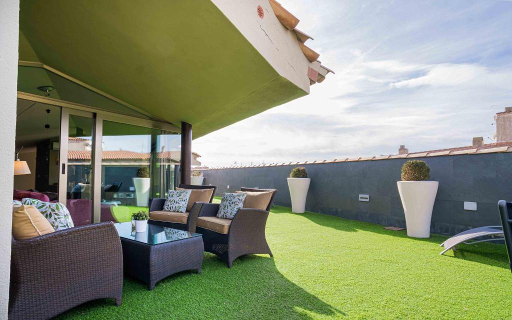 Posezení v ubytování Gran Dúplex cerca del Mar con Piscina PRIVADA en el CENTRO de ROSES