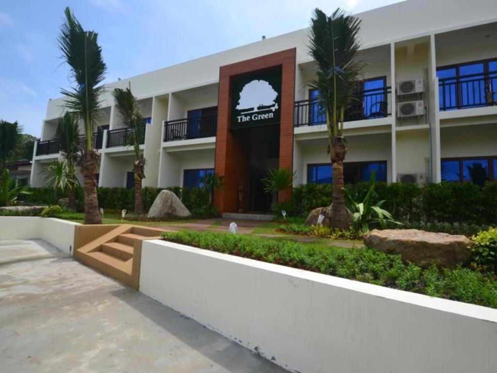 The Green Hotel في كو ليبي: فندق عليه لافته على الواجهه
