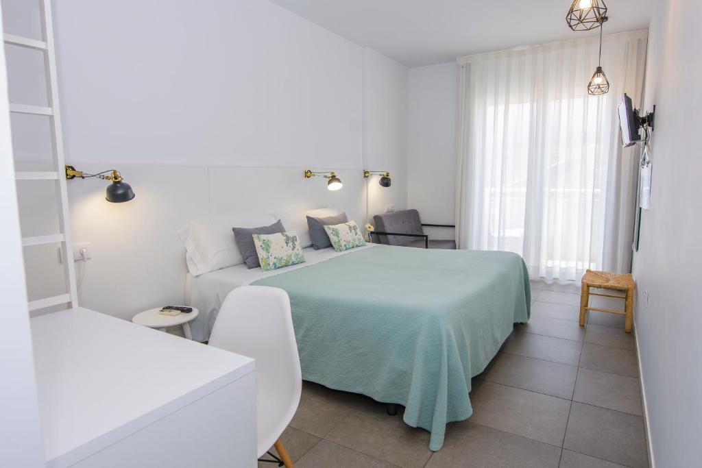Postel nebo postele na pokoji v ubytování Hostal La Isla