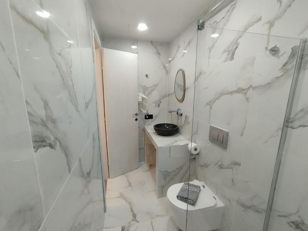 Koupelna v ubytování Rigas Hotel Skopelos