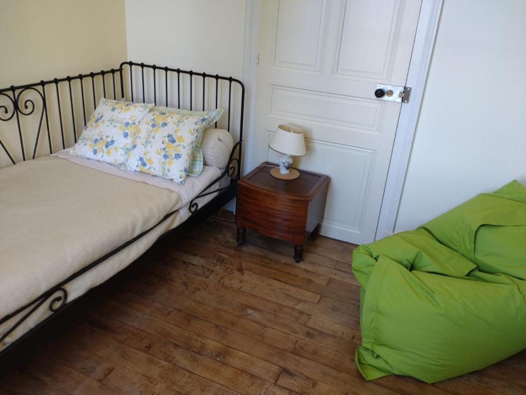 La brasserie chambre d'hotes de Delphine - Triple Room With Garden View