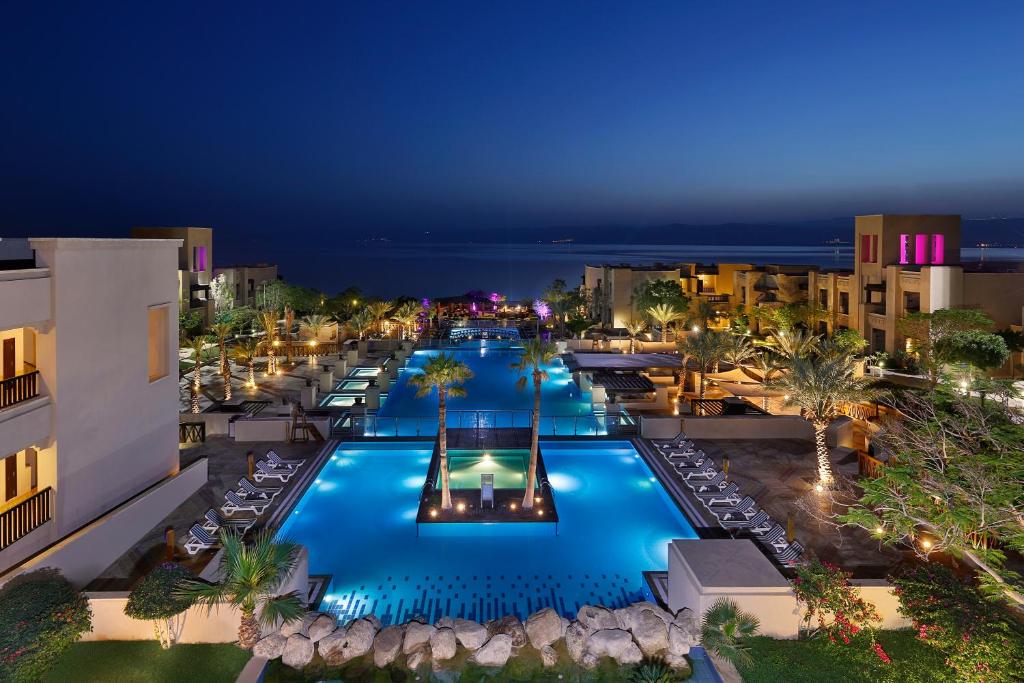Bazén v ubytování Holiday Inn Resort Dead Sea by IHG nebo v jeho okolí