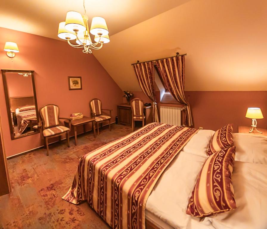 Postel nebo postele na pokoji v ubytování Hotel Octarna - Free parking