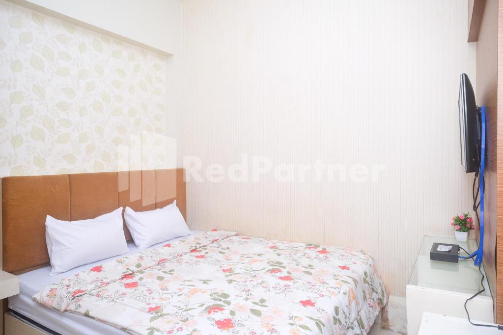 Postel nebo postele na pokoji v ubytování Tatti Inn Syariah Seturan RedPartner