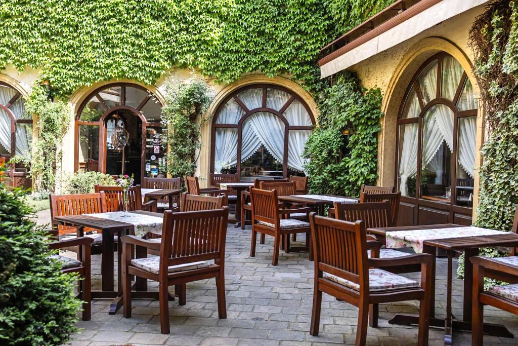 Restaurace v ubytování Hotel Octarna - Free parking