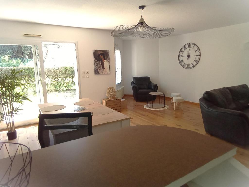 Posezení v ubytování Appartement spacieux au calme