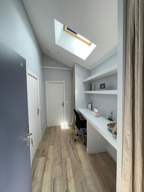 an office with a desk and a computer in a room at Apartment 5 confort&modern in Arad