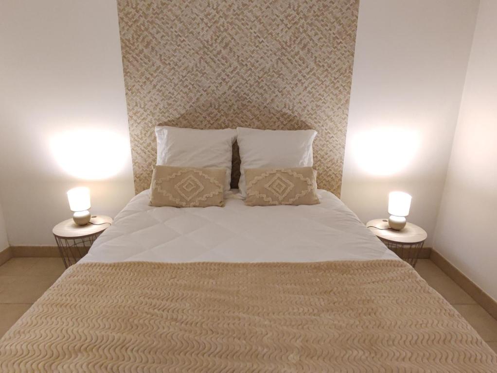 Photo de la galerie de l'établissement Appartement rez de jardin avec terrasse, à Saint-Jean-de-Braye