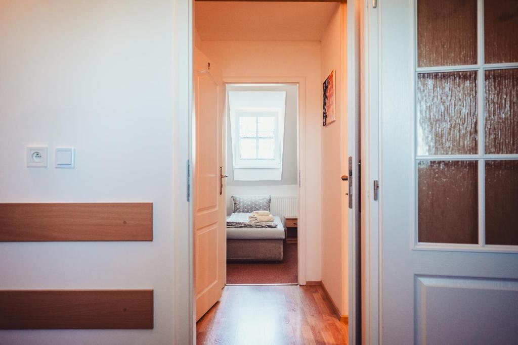 Uma cama ou camas num quarto em Chata Adélka