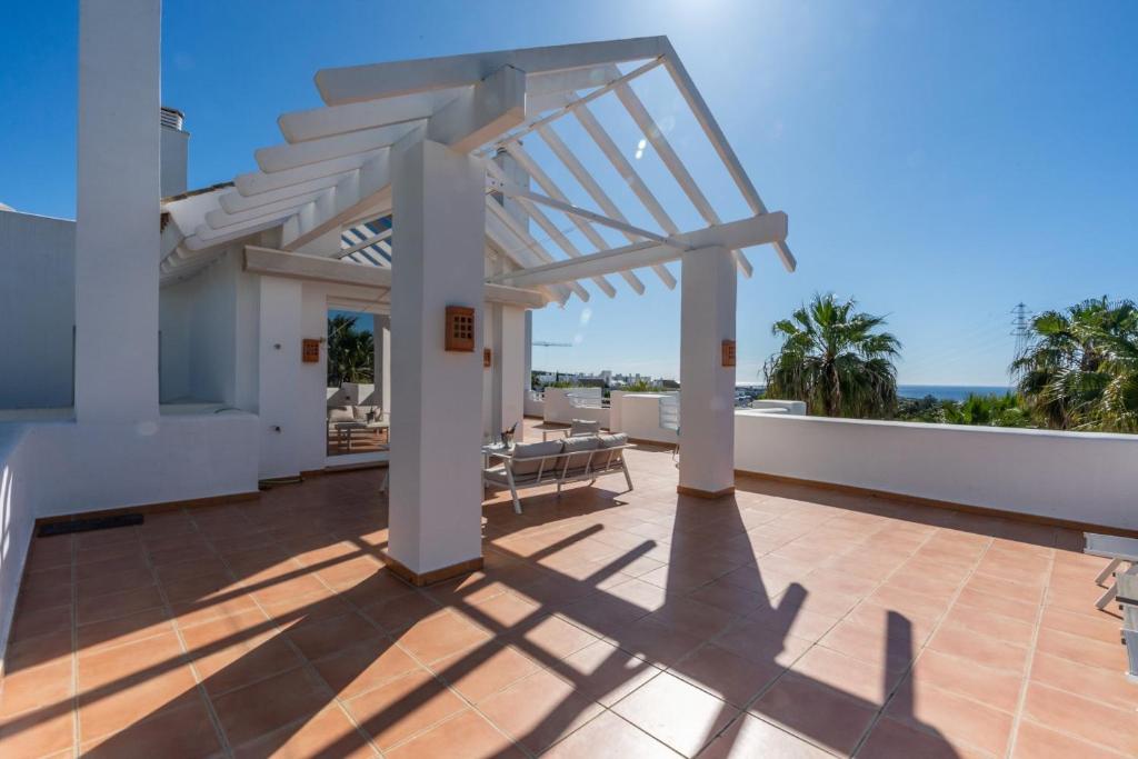 Balkón alebo terasa v ubytovaní AL-321 Penthouse 3 bedrooms Alcazaba Lagoon