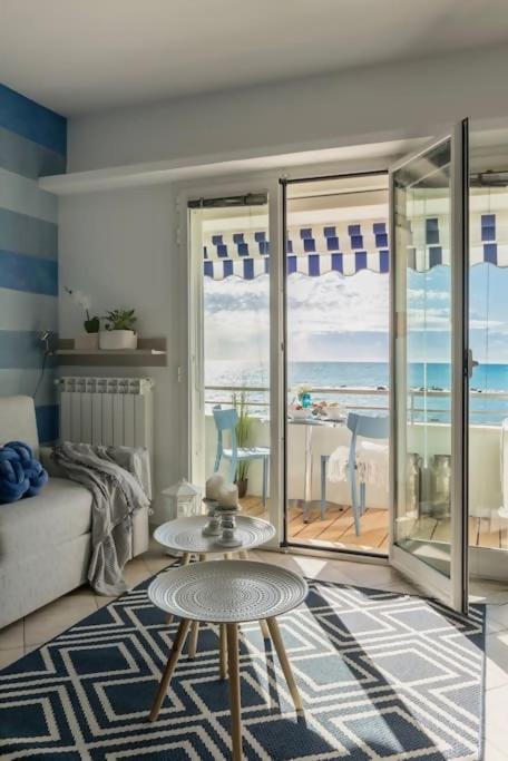 a living room with a view of the ocean at fronte mare spiaggia - marine 59 in Diano Marina