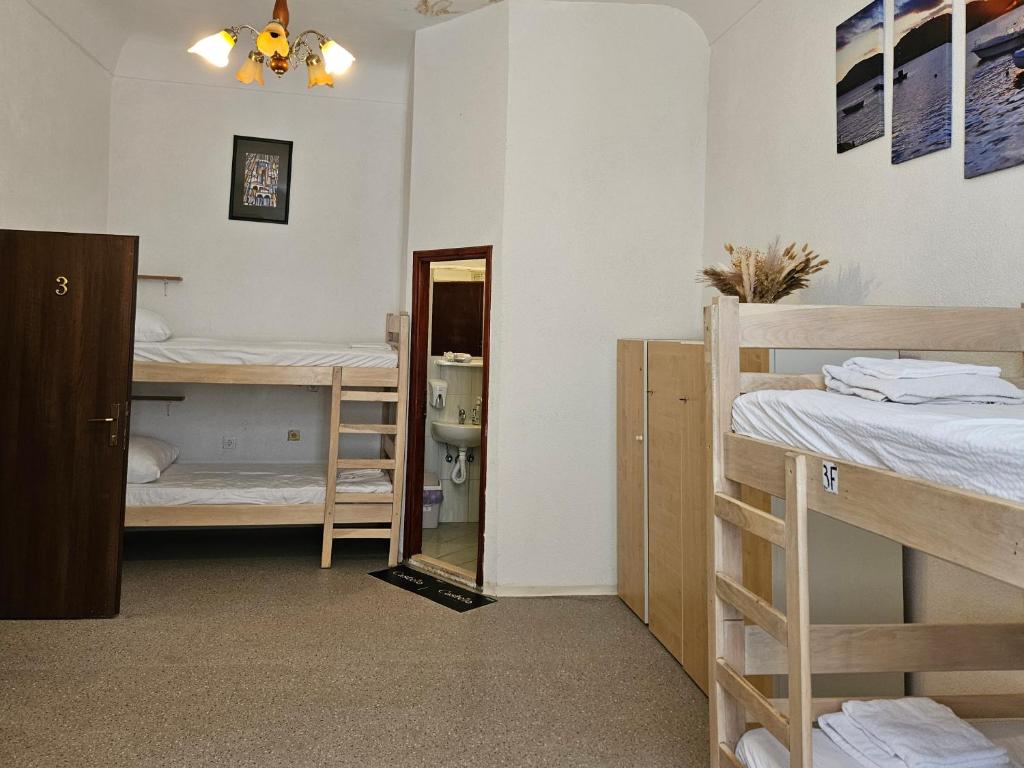 Postel nebo postele na pokoji v ubytování Castello Hostel
