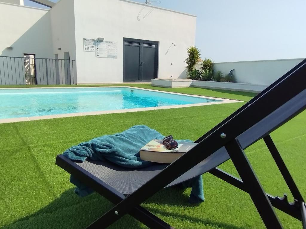 Bazén v ubytování Views, Terrace & Pool - Fibre WIFI - SimplyTarifa nebo v jeho okolí