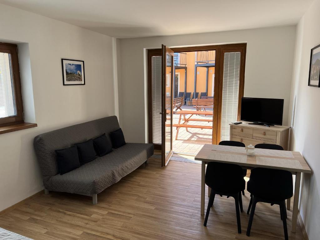 TV in/ali zabaviščno središče v nastanitvi Pension Mikulov