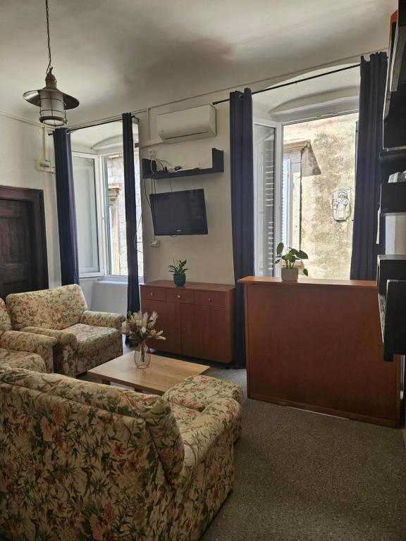 TV a/nebo společenská místnost v ubytování Castello Hostel