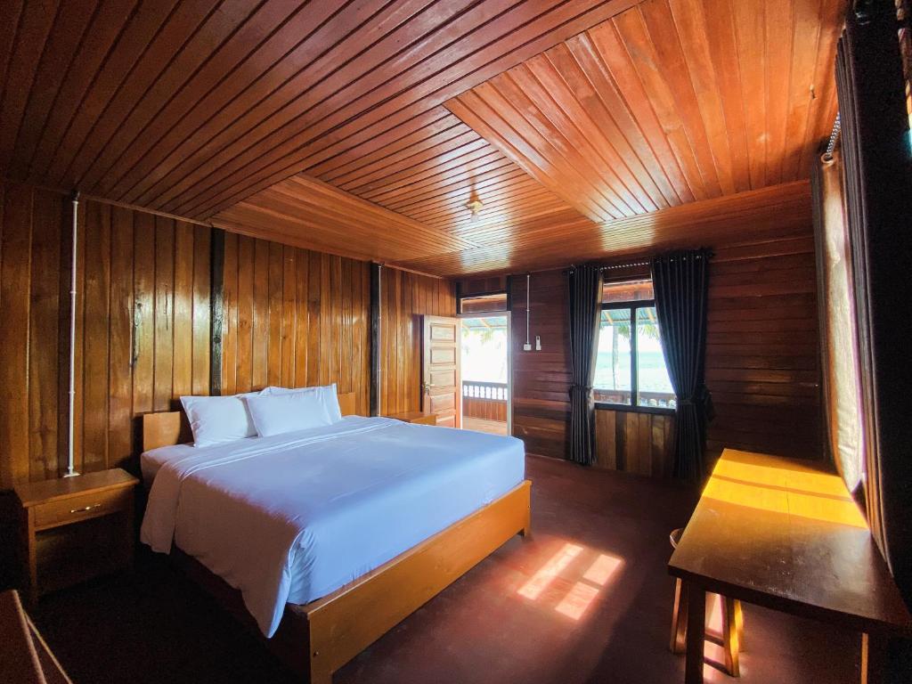 Giường trong phòng chung tại Vandive inn