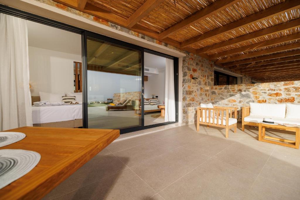 Deos Luxury Suites - Adults Only - 9