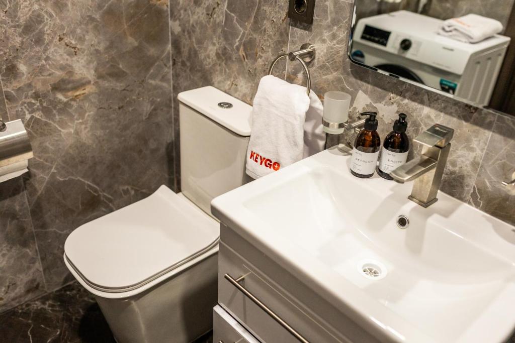 لابی و فضای عمومی Apartment KeyGo #0010 next to St Sarkis Church - تصویر ۵