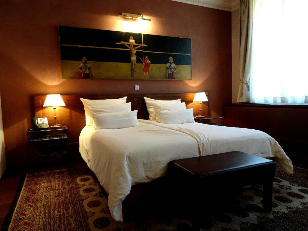 Una cama o camas en una habitación de Hotel Mitra, Story Hotels