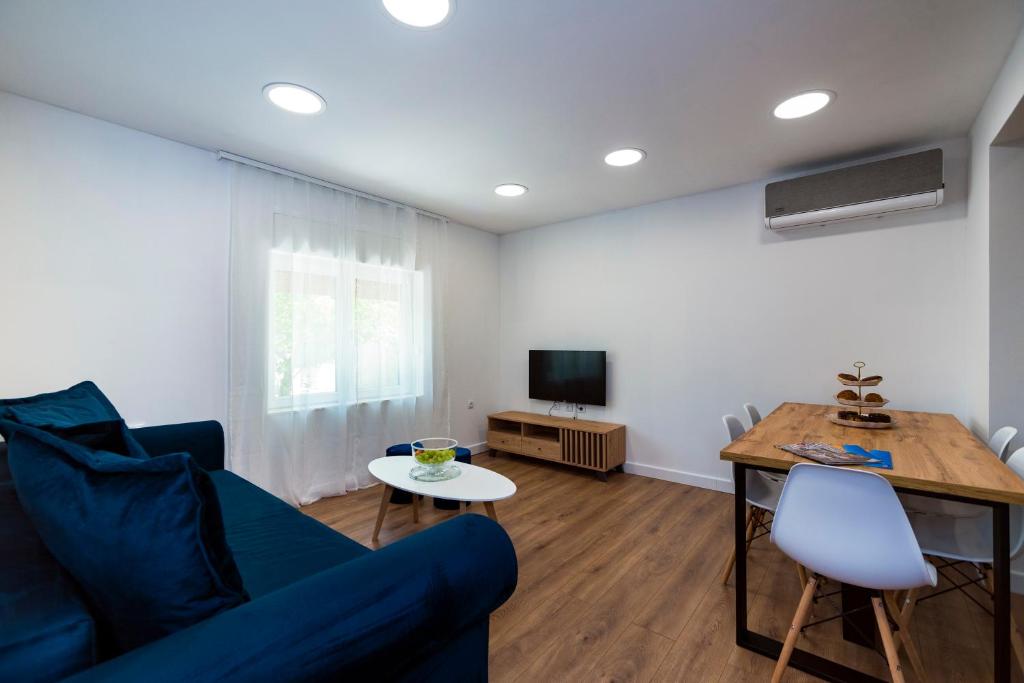 Televízia a/alebo spoločenská miestnosť v ubytovaní M&M Pelivan apartments