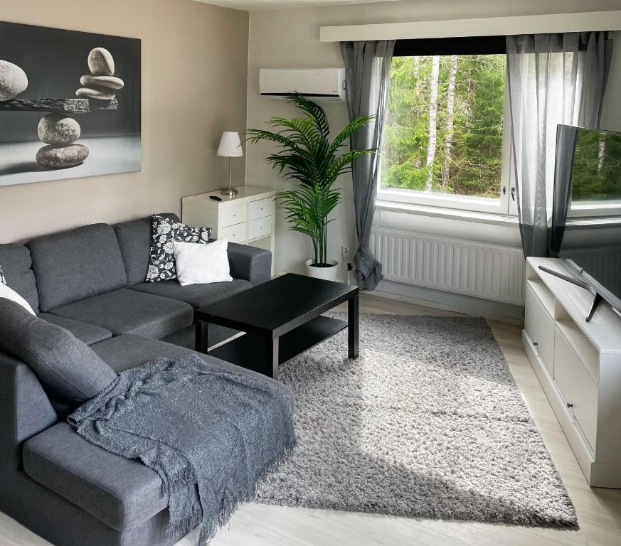Wanha Koulu Tahko 4h Huone, Sauna, Minikeittiö, RinteetSpaRavintola 6km, Sali, Wifi, Lemm OK, Edukas