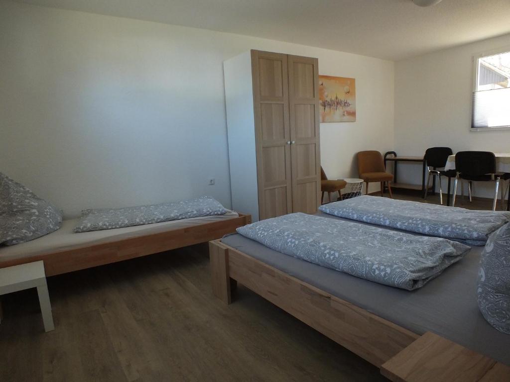 Postel nebo postele na pokoji v ubytování Ferienpark Buntspecht Apartment B