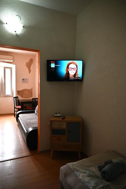 Łóżko lub łóżka w pokoju w obiekcie Ivana Rooms