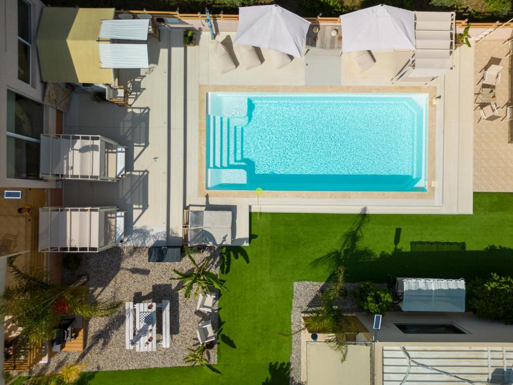 an overhead view of a swimming pool on a building at Modular Bungalows With Heated Pool Artemis Greece in Artemida