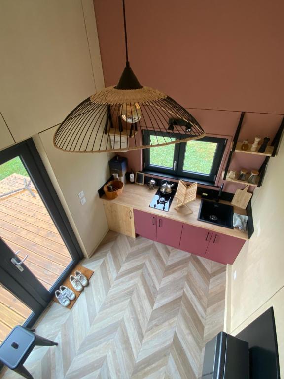 TV a/nebo společenská místnost v ubytování la Tiny house et la Cabane de l'Ouchette