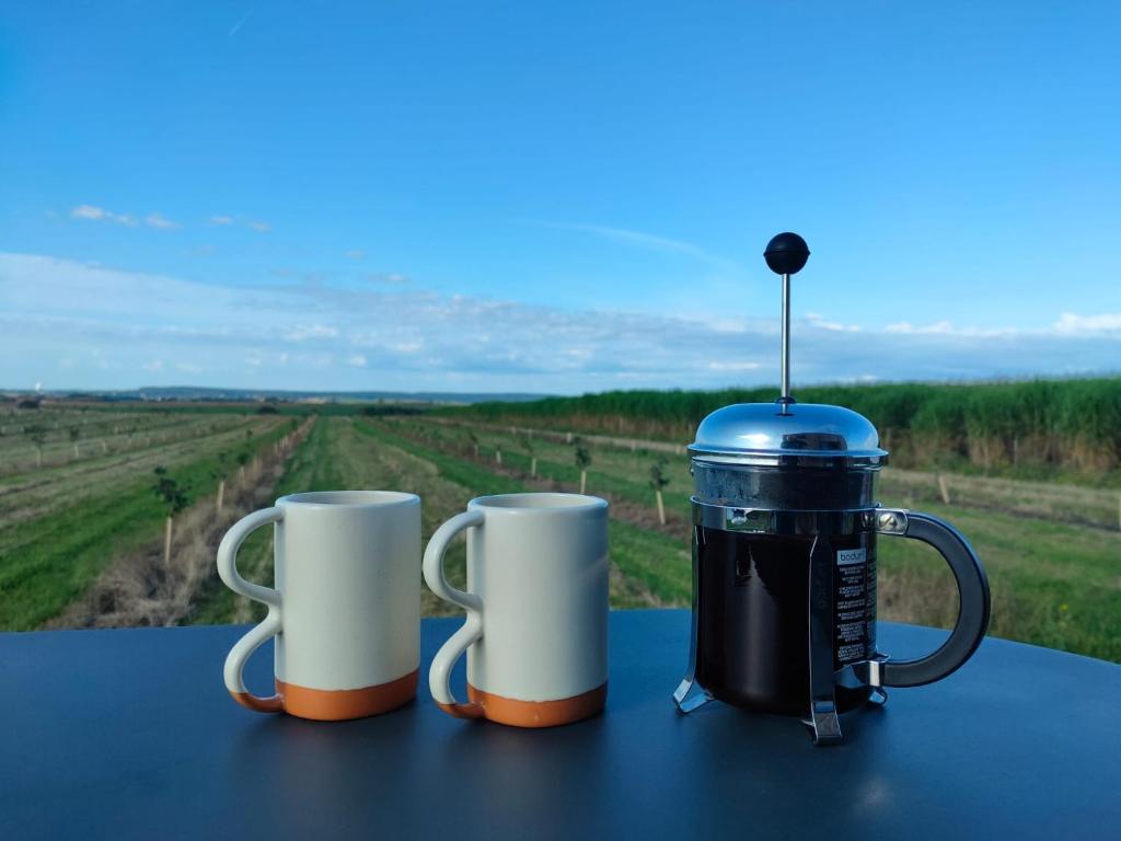 Příslušenství pro přípravu čaje a kávy v ubytování la Tiny house et la Cabane de l'Ouchette