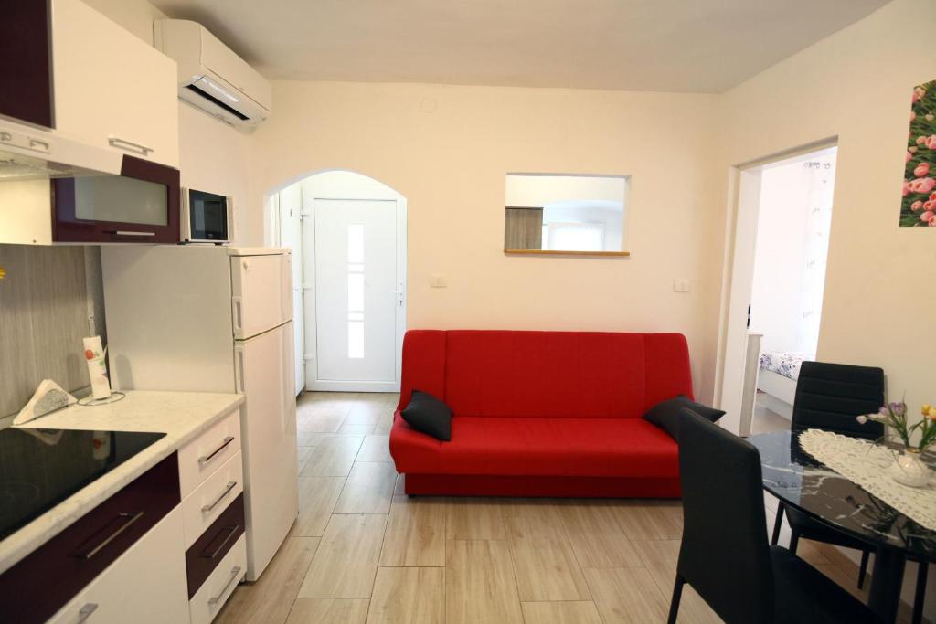 Kuchyň nebo kuchyňský kout v ubytování LUNA Quiet Retreat, Close to Koper, AirCon, Parking