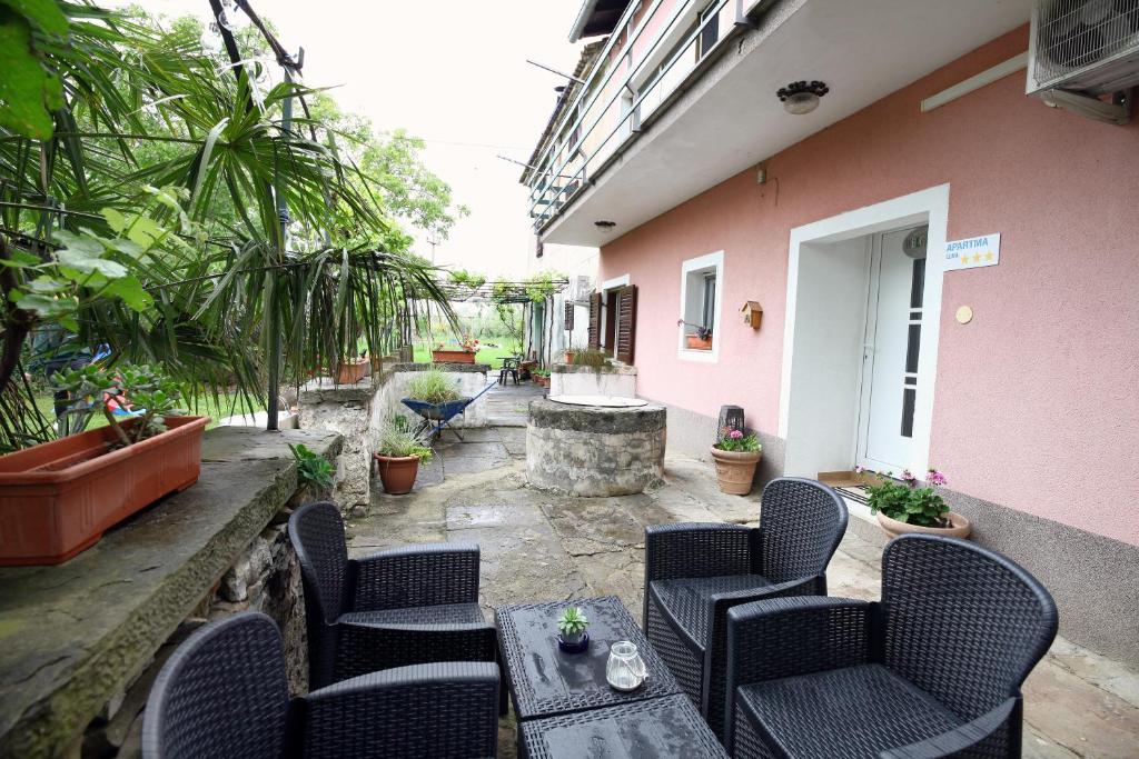 Zahrada ubytování LUNA Quiet Retreat, Close to Koper, AirCon, Parking