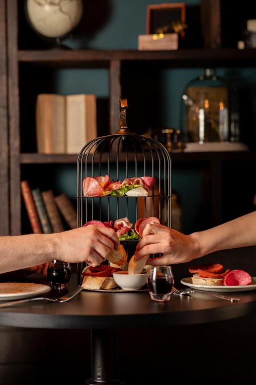 Moxy Edinburgh Fountainbridge - Resim 7