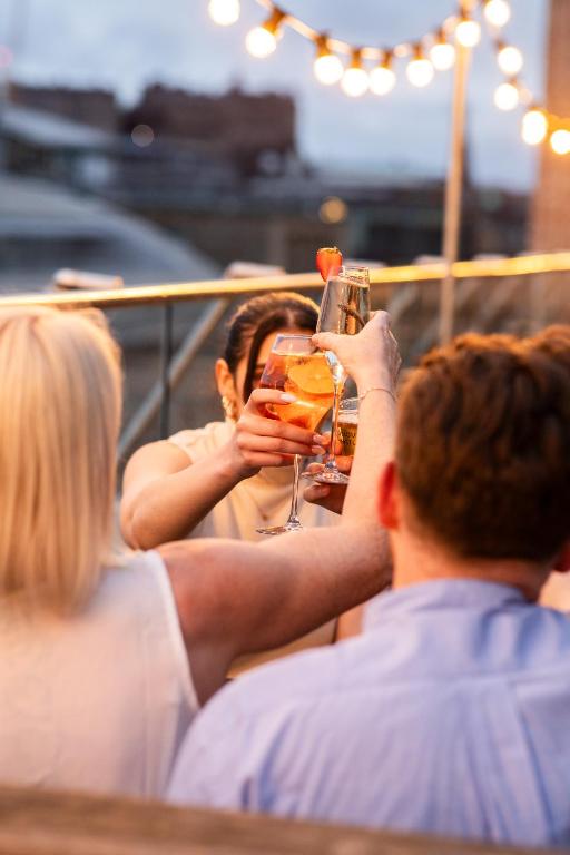 Moxy Edinburgh Fountainbridge - Resim 14