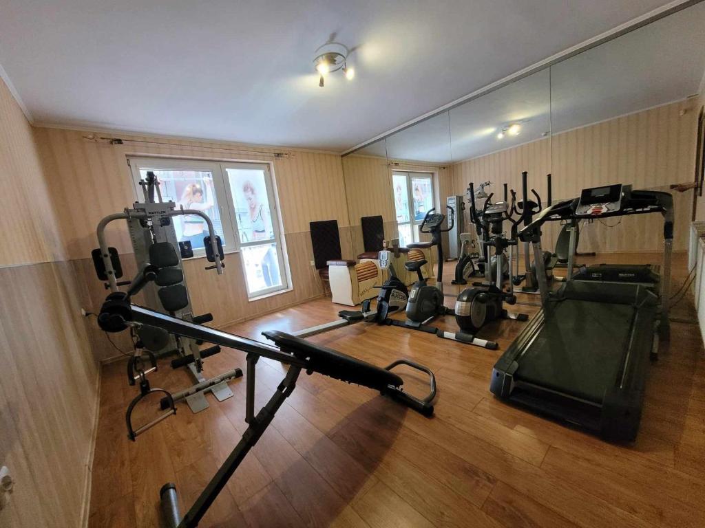 Posilňovňa alebo fitness centrum v ubytovaní Hotel SPA Activia