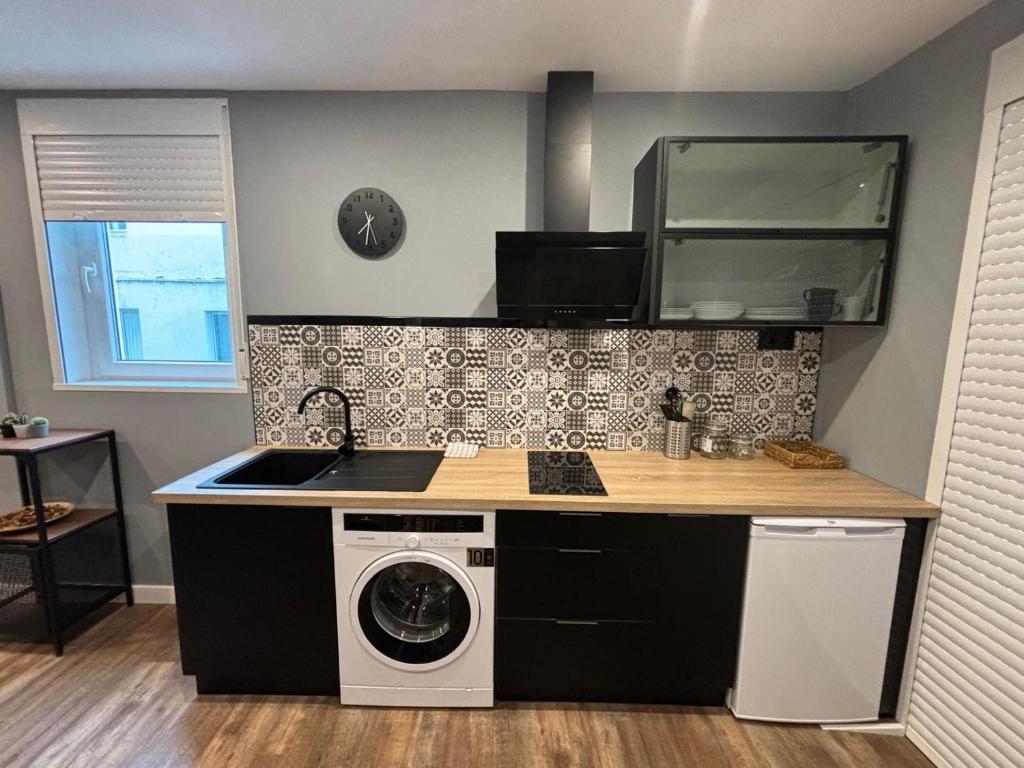 Kuchyň nebo kuchyňský kout v ubytování NOARU Apartamentos
