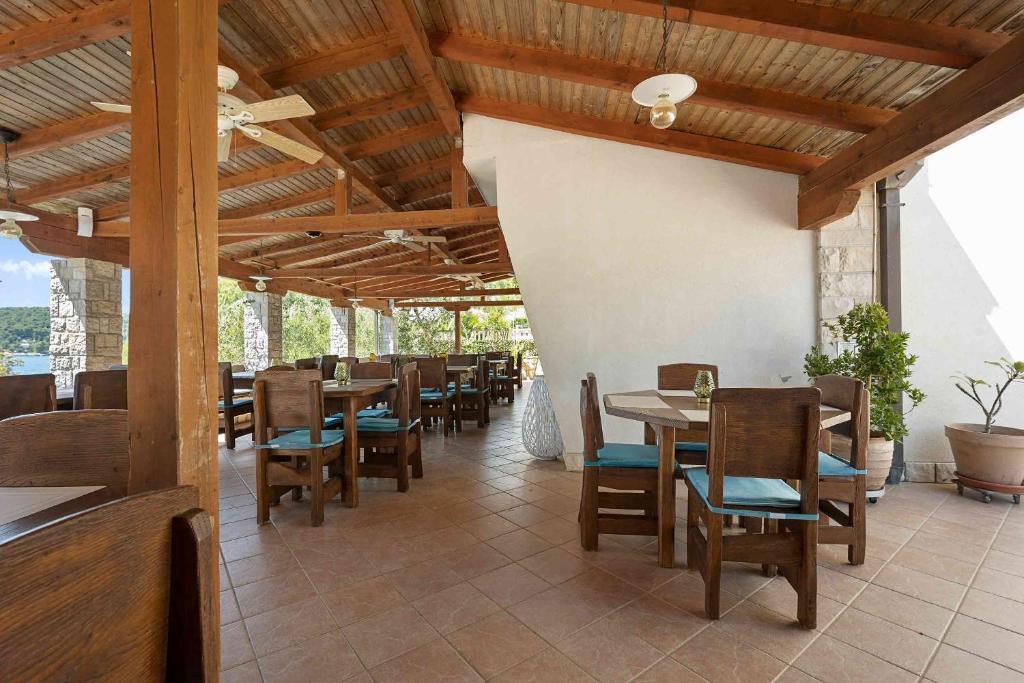 Posezení v ubytování Boutique Guesthouse Sveti Petar, on the beach, heated pool & boat berth - ADULT ONLY