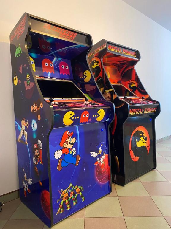Herňa v ubytovaní Riverside Stay at Stary Rynek - billiards, foosball and arcade games