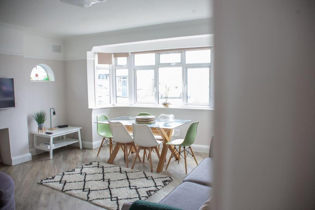 a living room with a dining room table and chairs at Coastal Haven in Leigh-on-Sea in Southend-on-Sea