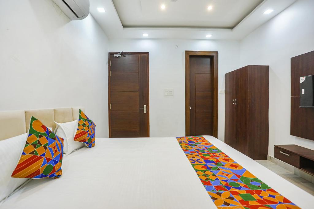 Postel nebo postele na pokoji v ubytování FabHotel JP Villa
